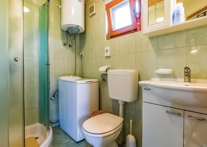 Σπίτι διακοπών 2 Bedroom Stunning In Lukovdol *